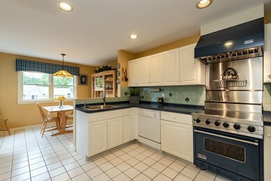 191 Bishops Forest Dr unit 190, Waltham, MA 02452 - photo 7