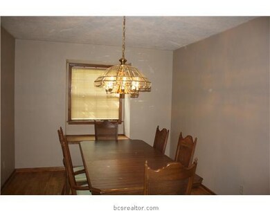 Dining Room. This spacious formal dining room offe