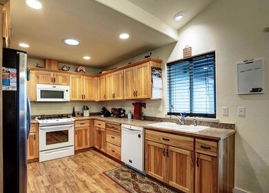 450 Kitchen 1