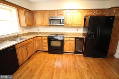 10808 Brewer House Rd, Rockville, MD 20852 - photo 2