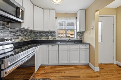 827 Oronoke Rd unit 8-9, Waterbury, CT 06708 - photo 3