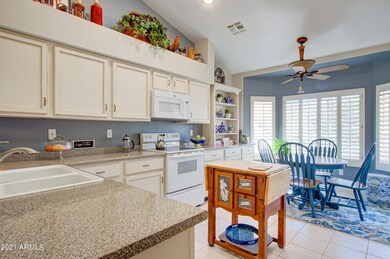 004_Kitchen