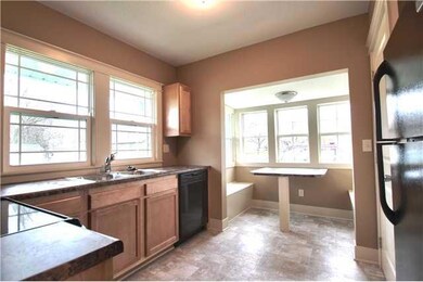 2547 E Grand Ave, Des Moines, IA 50317 - photo 5