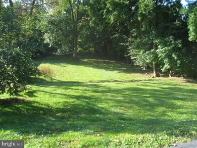 136 W Wayne Ave, Wayne, PA 19087 - photo 4