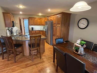 2635 SW Santa fe Dr, Topeka, KS 66614 - photo 6