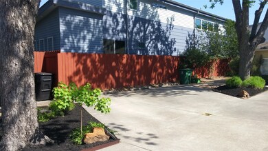 880 E 25th St, Houston, TX 77009 - photo 2