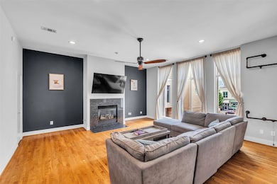 2404 Fairview St unit C, Houston, TX 77006 - photo 2