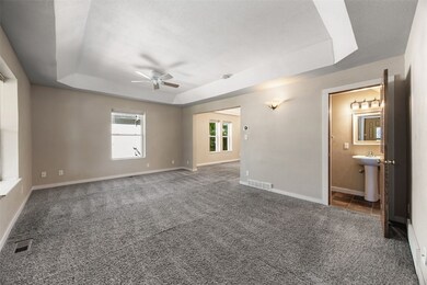 519 9th St NW, Cedar Rapids, IA 52405 - photo 4