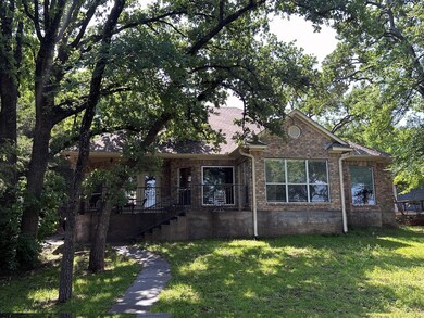 103 Hogan Dr, Gainesville, TX 76240 - photo 2