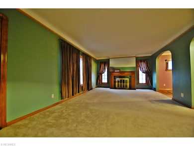 Formal Living Room. It has wall-to-wall carpeting 