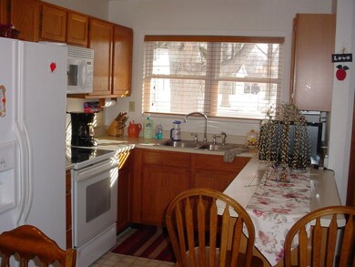 334 14th Ave NE, Jamestown, ND 58401 - photo 4