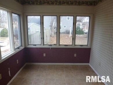 134 8th St, Lincoln, IL 62656 - photo 6