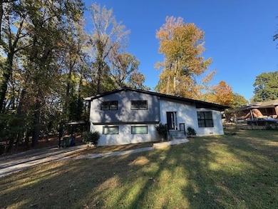 2045 Pine Oak Dr SW, Atlanta, GA 30310 - photo 3