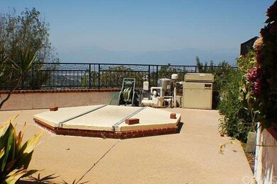 JACUZZI IN BACKYARD