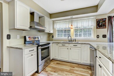 6946 Newberry Dr, Columbia, MD 21044 - photo 7