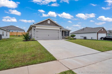 2921 E Pittsburg St, Broken Arrow, OK 74014 - photo 3