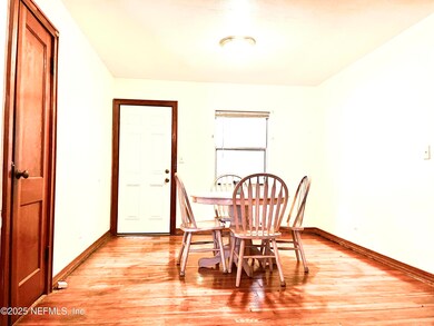 DINING ROOM!