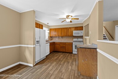 9402 Doewood Ln, Louisville, KY 40291 - photo 7