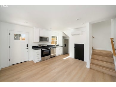 6061 NE Simpson St, Portland, OR 97218 - photo 2