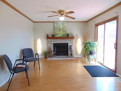 5168 - Family Room to Fireplace and Deck