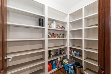 WALK IN PANTRY