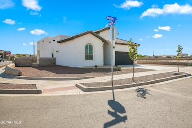 874 Harpendem Dr, Horizon City, TX 79928 - photo 3