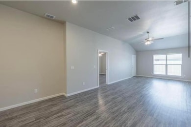 2109 N Avenue K unit B, Lubbock, TX 79403 - photo 3