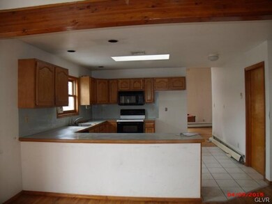 475 Bernadine Dr, Stroudsburg, PA 18360 - photo 4