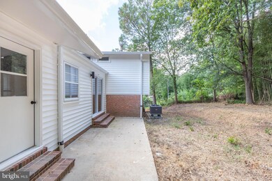 8928 Braeburn Dr, Annandale, VA 22003 - photo 7