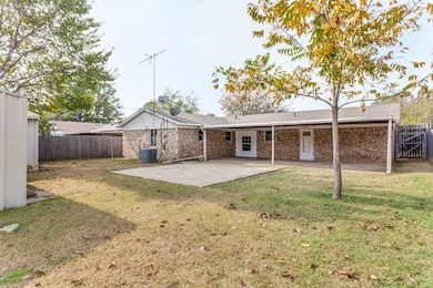 1220 Norwood Dr, Hurst, TX 76053 - photo 4
