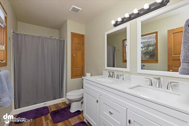 17-Primary Bath 20230322-DW-3371