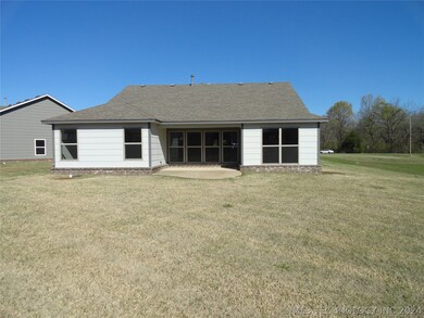 2005 E Tucson Place, Broken Arrow, OK 74011 - photo 2