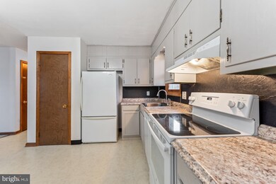 1005 Glasgow St, Pottstown, PA 19464 - photo 7