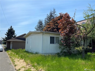 143 Harrison St, Sumas, WA 98295 - photo 2