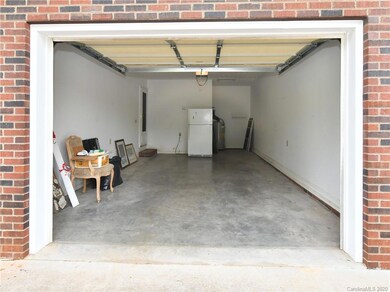 114 Polly Dr, Statesville, NC 28625 - photo 3