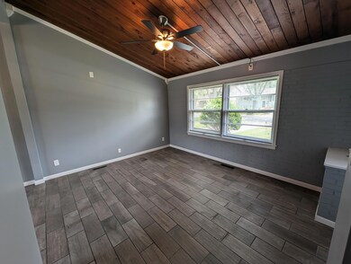 802 N Glenwood Ave, Griffith, IN 46319 - photo 6