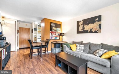 2101 17 Chestnut St unit 910, Philadelphia, PA 19103 - photo 3