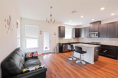 Kitchen with appliances with stainless steel fini