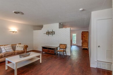 1140 Trailwood Dr, Hurst, TX 76053 - photo 5