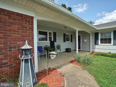 12325 Shadetree Ln, Laurel, MD 20708 - photo 3