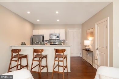 20-21 Arch St unit 926, Philadelphia, PA 19103 - photo 4