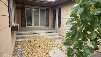 816 E Phoenix Ave, Grand Island, NE 68801 - photo 2