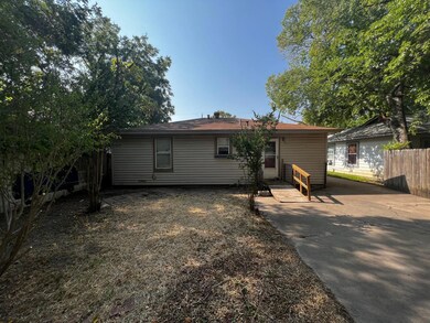 1517 E Tennie St, Gainesville, TX 76240 - photo 4