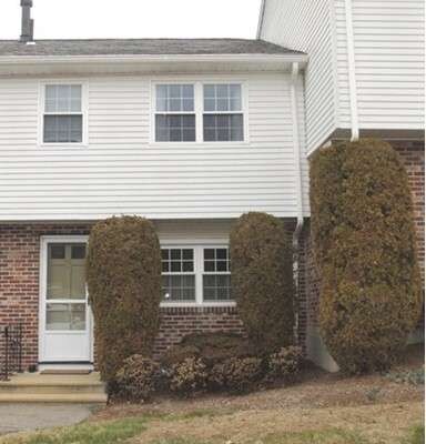 19 Hemlock Cir, Millis, MA 02054 - photo 2