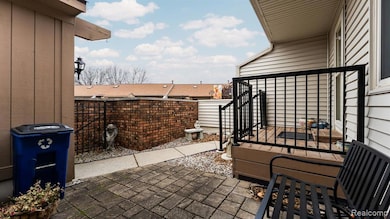 25106 Hamilton Ct, South Lyon, MI 48178 - photo 3