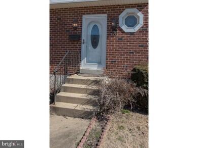 228 Edgewood Ave, Folsom, PA 19033 - photo 2