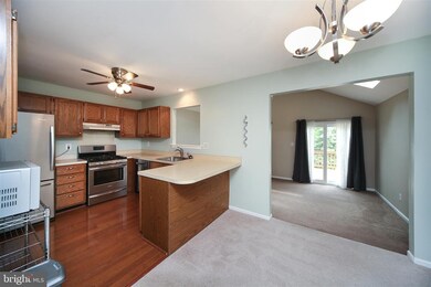 722 Sandalwood Ln, Norristown, PA 19403 - photo 7