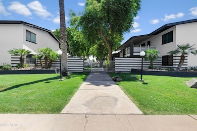 749 E Montebello Ave unit 127, Phoenix, AZ 85014 - photo 3