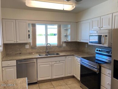 Kitchen w/Granite Counters