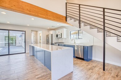 1526 E Waverly St-7
